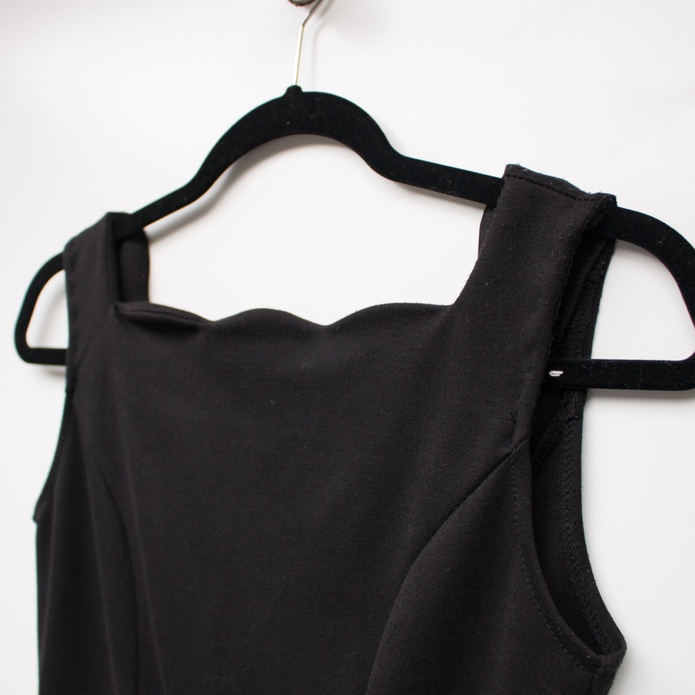 ✨ASDS Women | Black Scalloped Fitted Sheath Dress - Picture 2 of 7